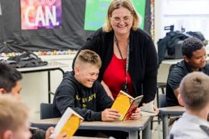 teacher helping her students